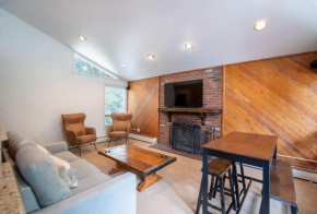 Local's Condo in Vail Steps from Ski Shuttle